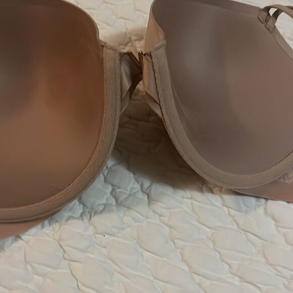 Seamless Tan Bra Victoria’s Secret - Picture 7 of 7